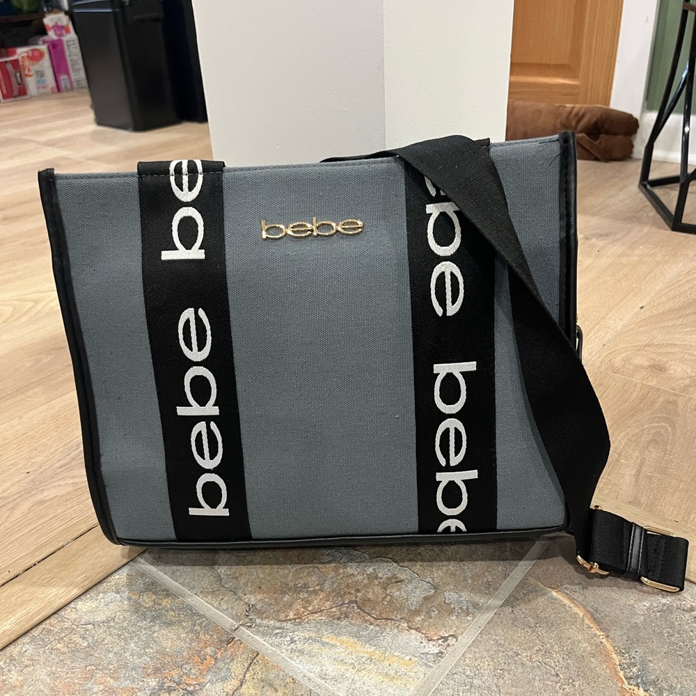 bebe medium size purse